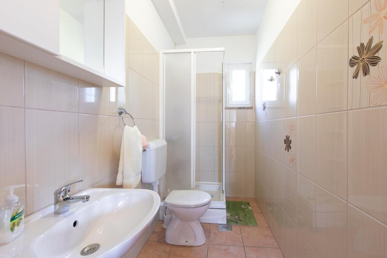1-Bedroom Apartment In Krk - Steps From The Beach! Крк Экстерьер фото