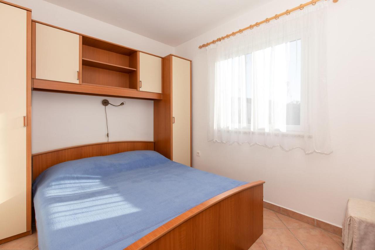 1-Bedroom Apartment In Krk - Steps From The Beach! Крк Экстерьер фото
